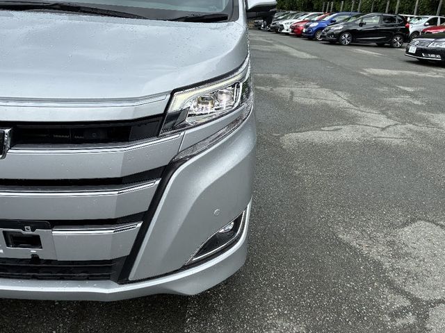 TOYOTA NOAH 4WD 2020