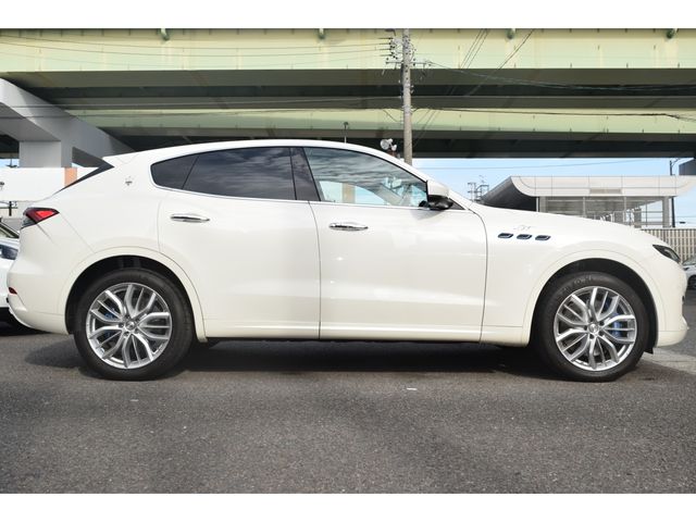 MASERATI MASERATI Levante 2022