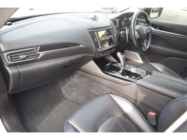 MASERATI MASERATI Levante 2022