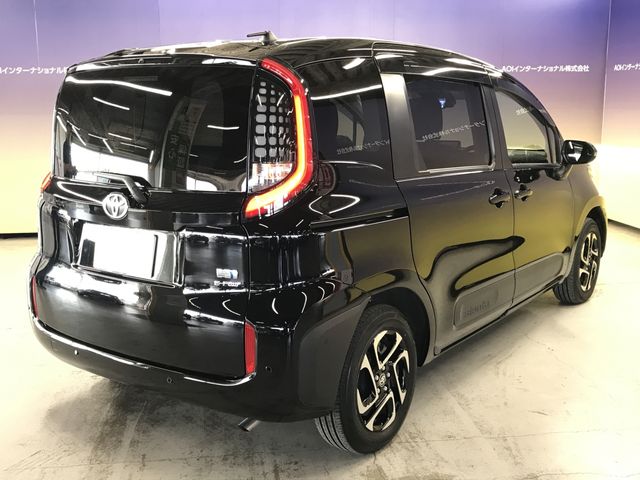 TOYOTA SIENTA HYBRID 2023