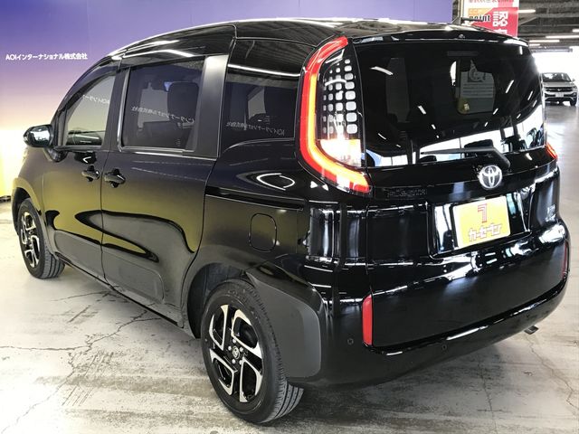 TOYOTA SIENTA HYBRID 2023