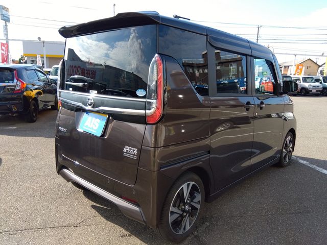NISSAN ROOX 2021