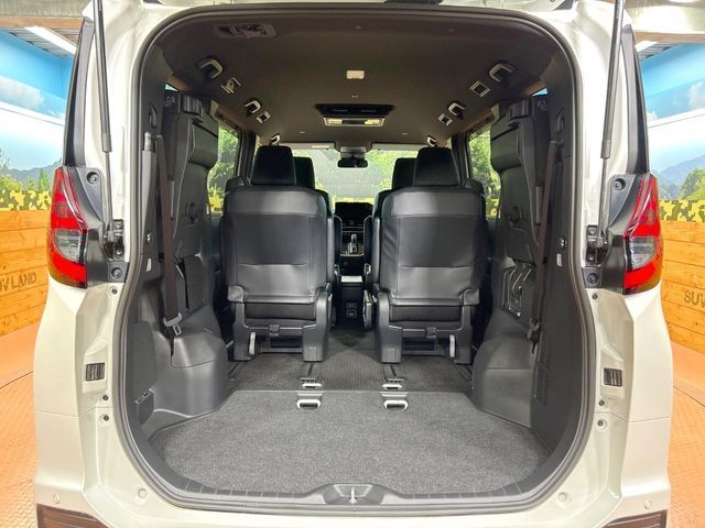 TOYOTA NOAH HYBRID 2023