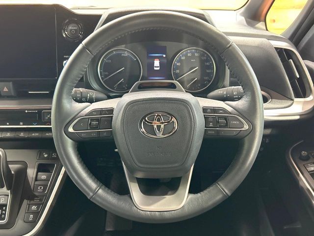 TOYOTA NOAH HYBRID 2023