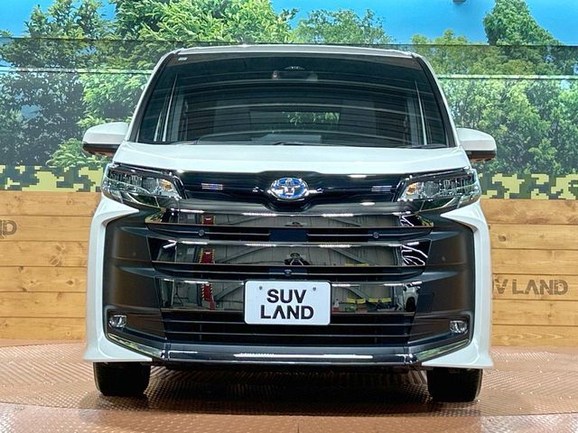 TOYOTA NOAH HYBRID 2023