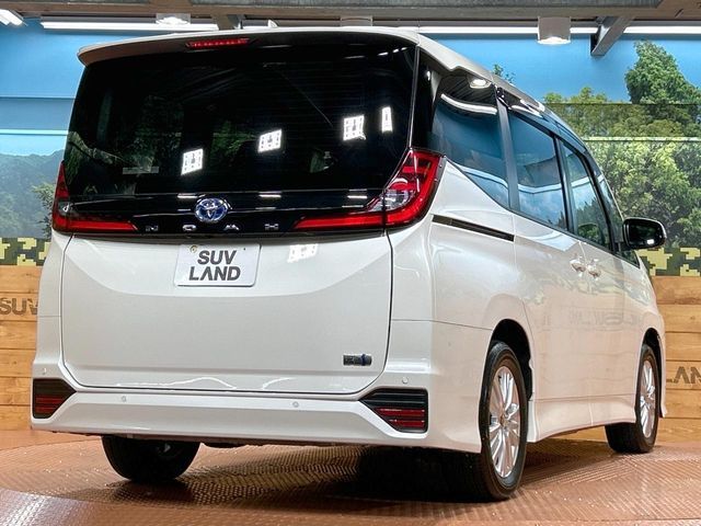 TOYOTA NOAH HYBRID 2023