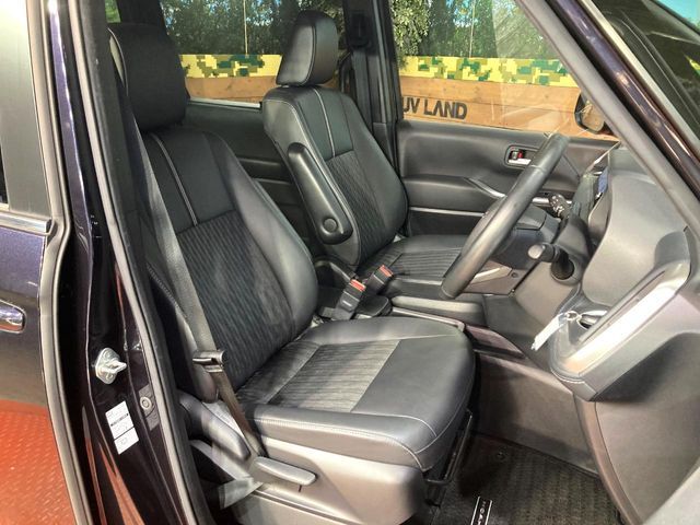 TOYOTA NOAH HYBRID 2022