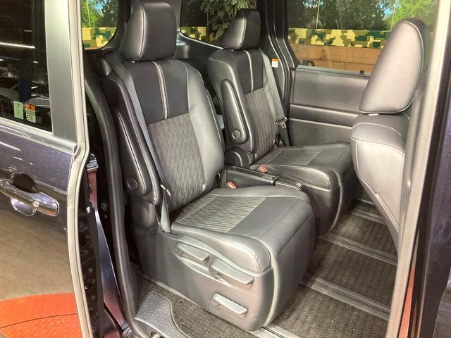 TOYOTA NOAH HYBRID 2022