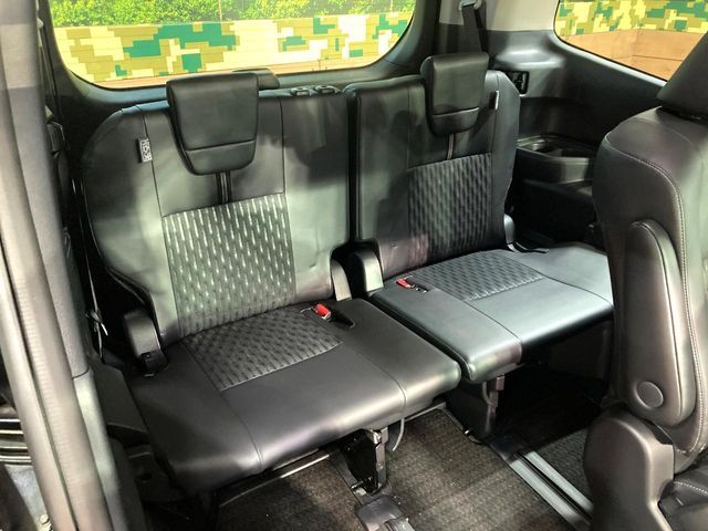 TOYOTA NOAH HYBRID 2022