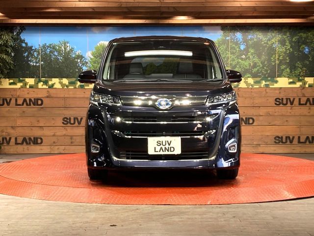 TOYOTA NOAH HYBRID 2022