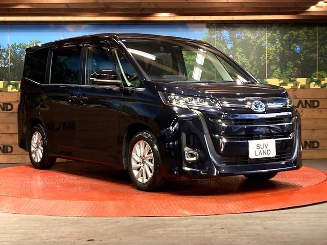 TOYOTA NOAH HYBRID 2022