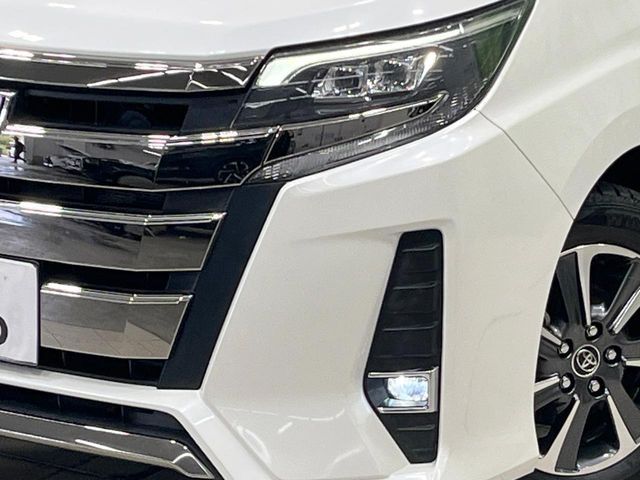 TOYOTA NOAH 2018