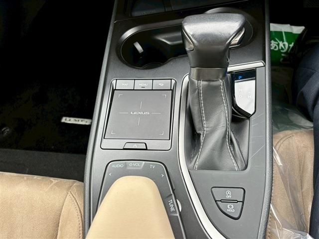 TOYOTA LEXUS UX200 2018