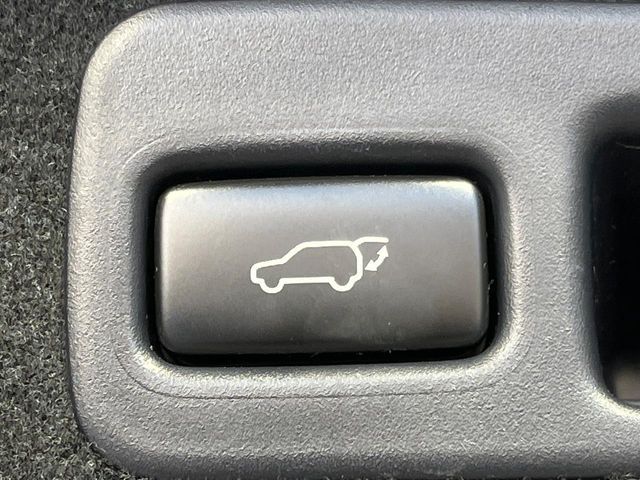 TOYOTA HARRIER 2WD 2017