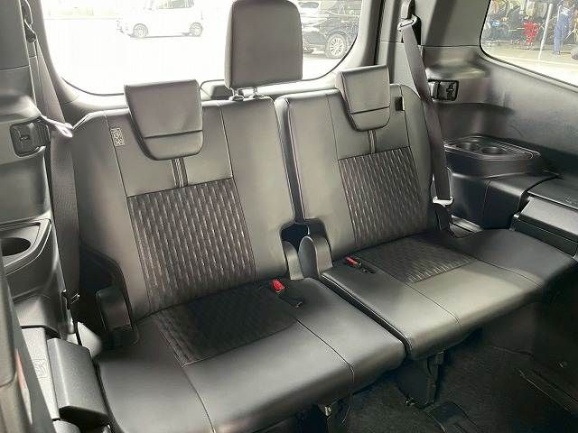 TOYOTA NOAH HYBRID 2023