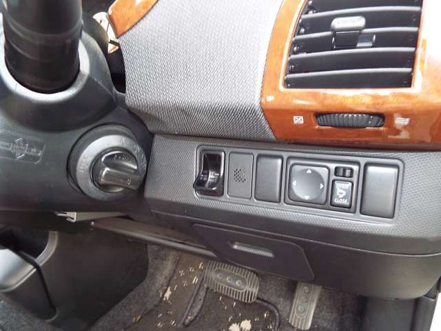 NISSAN MARCH BOLERO 2006