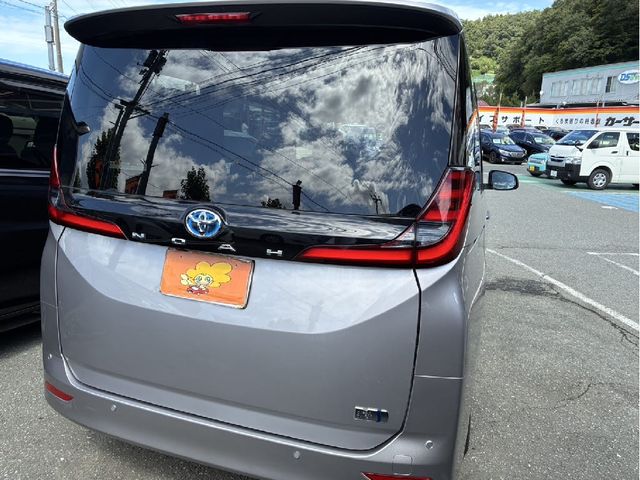 TOYOTA NOAH HYBRID 2022