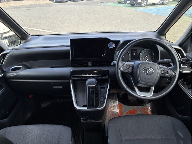 TOYOTA NOAH HYBRID 2022