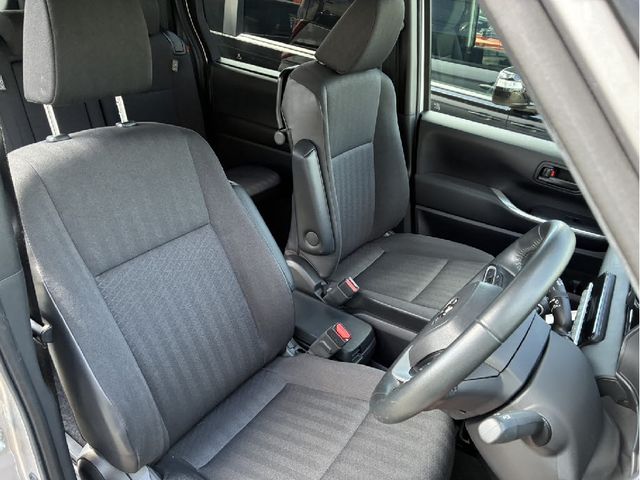 TOYOTA NOAH HYBRID 2022