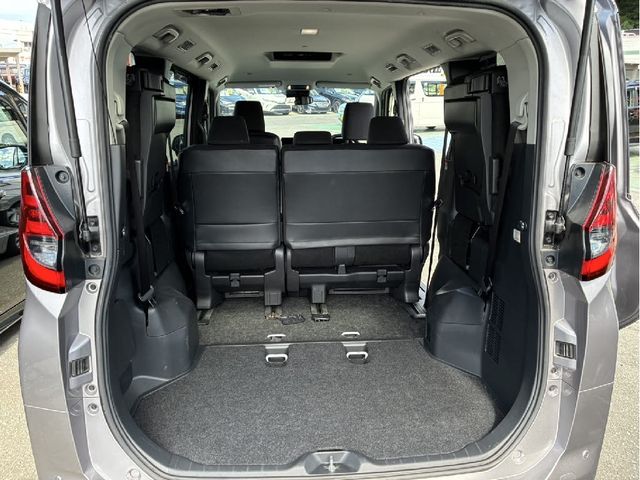 TOYOTA NOAH HYBRID 2022