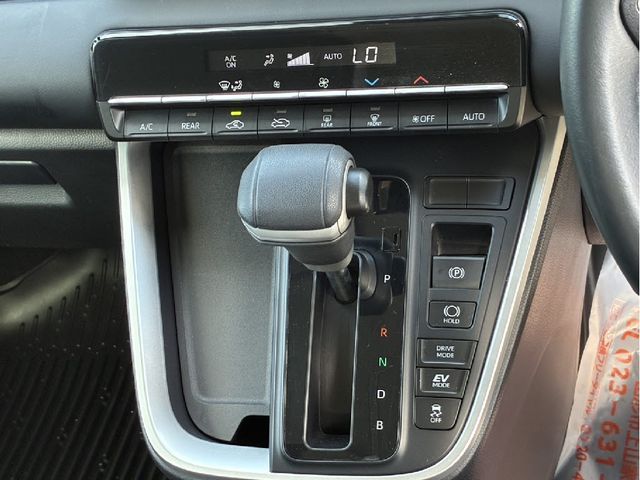 TOYOTA NOAH HYBRID 2022