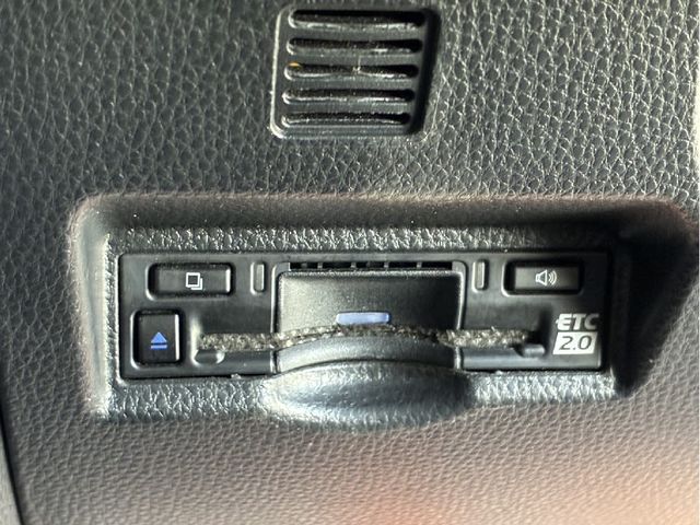 TOYOTA NOAH HYBRID 2022