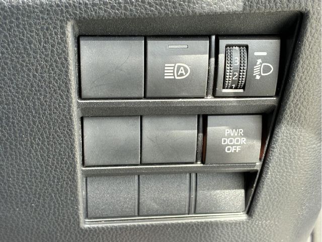 TOYOTA NOAH HYBRID 2022