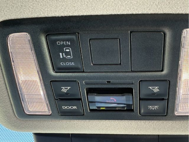 TOYOTA NOAH HYBRID 2022