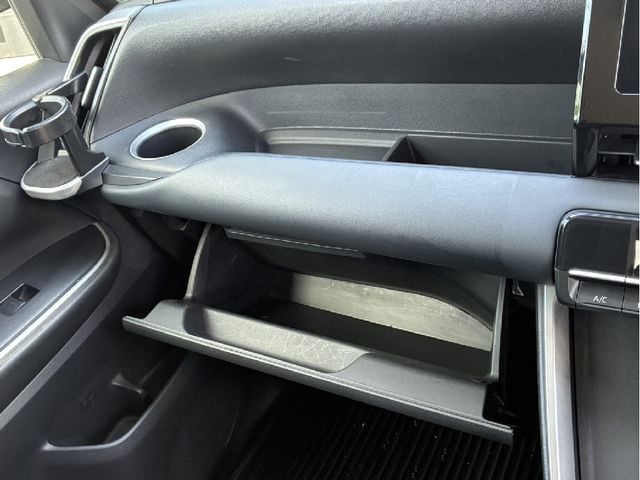 TOYOTA NOAH HYBRID 2022