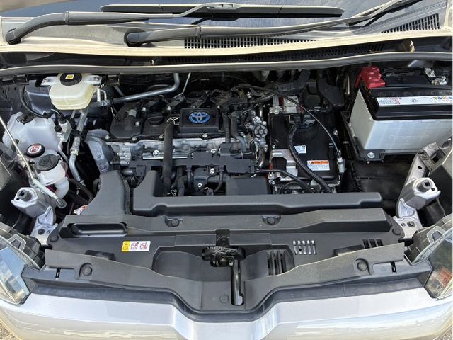 TOYOTA NOAH HYBRID 2022