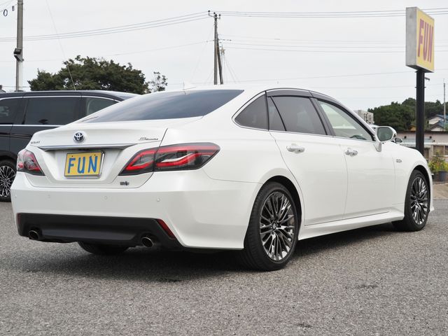 TOYOTA CROWN sedan hybrid 2021