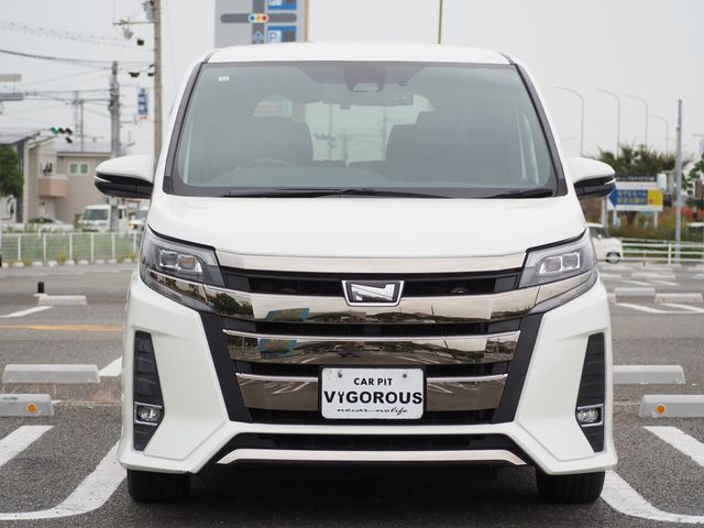 TOYOTA NOAH 2018