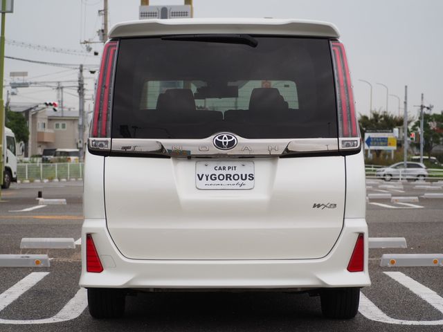 TOYOTA NOAH 2018