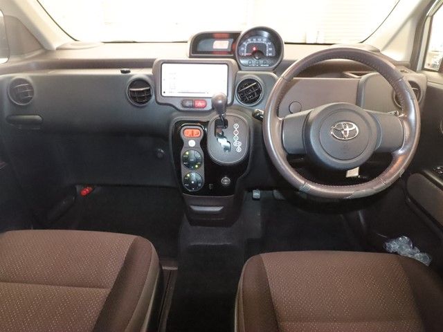 TOYOTA PORTE 2012