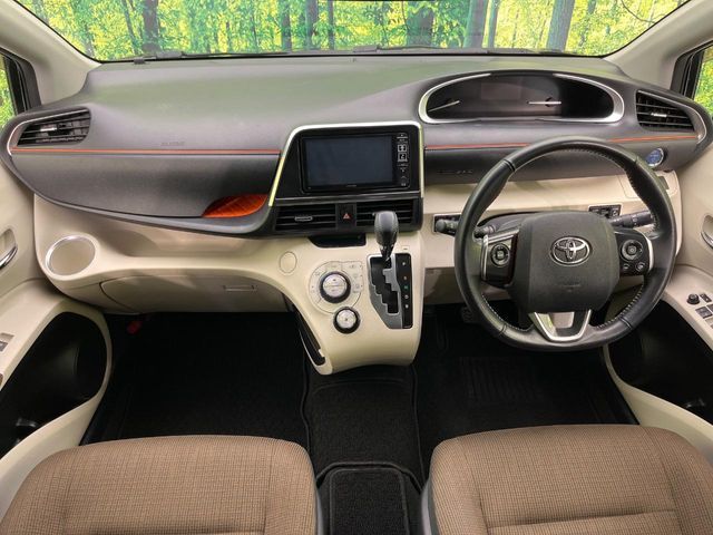 TOYOTA SIENTA HYBRID 2015