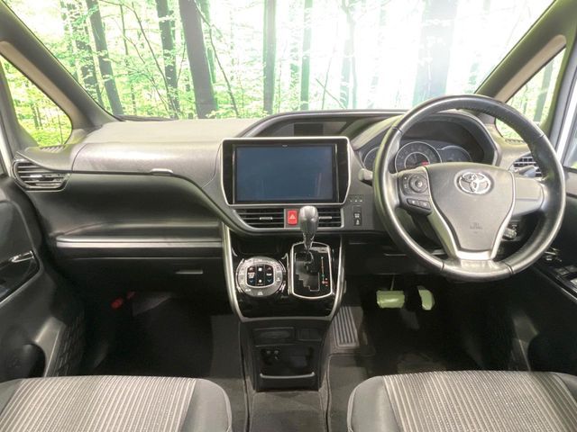 TOYOTA VOXY 2018