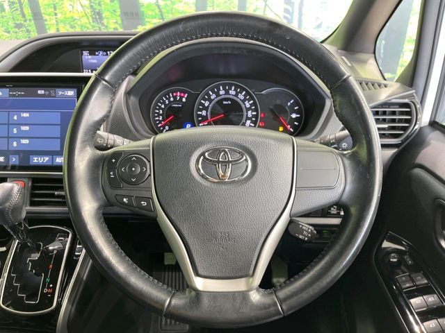 TOYOTA VOXY 2018