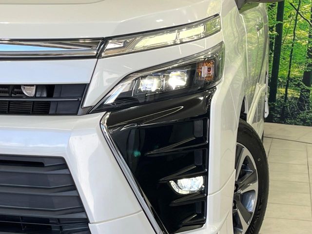 TOYOTA VOXY 2018