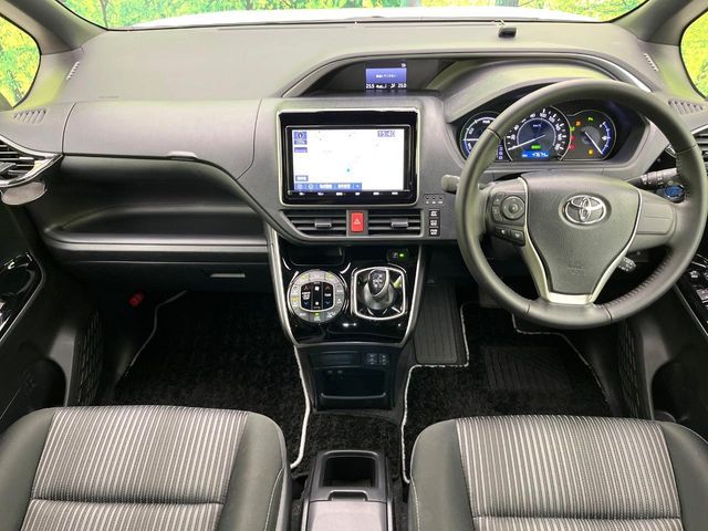 TOYOTA VOXY HYBRID 2020