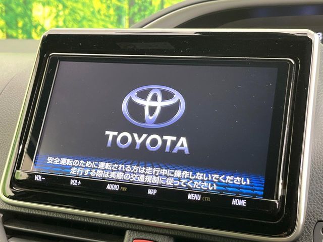 TOYOTA VOXY HYBRID 2020