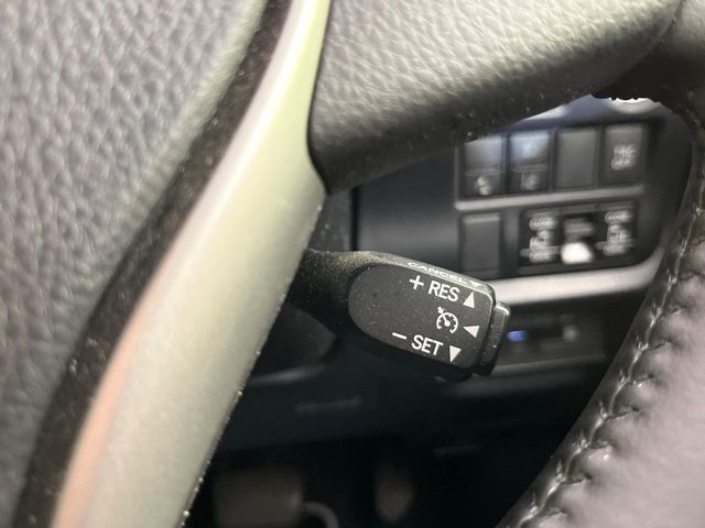 TOYOTA VOXY HYBRID 2020