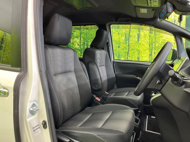 TOYOTA VOXY HYBRID 2020