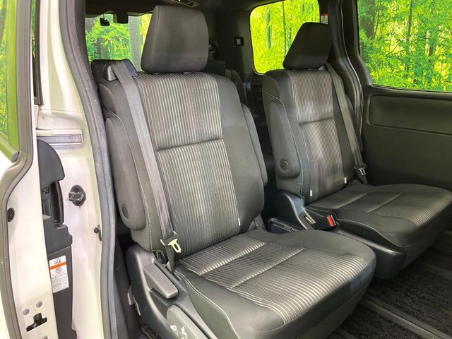 TOYOTA VOXY HYBRID 2020