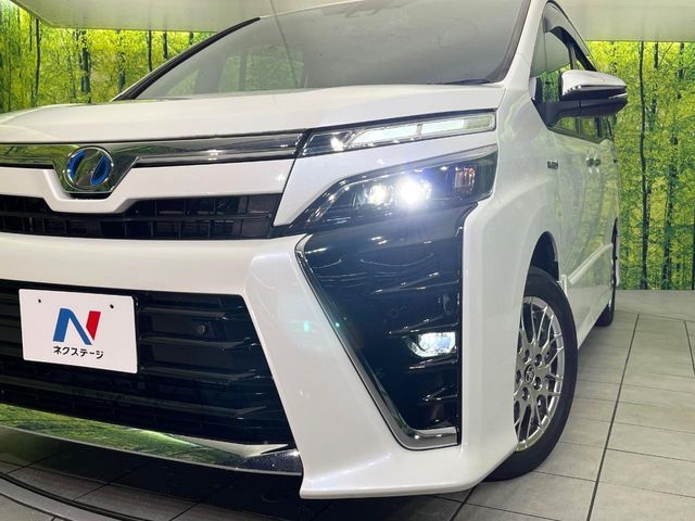 TOYOTA VOXY HYBRID 2020