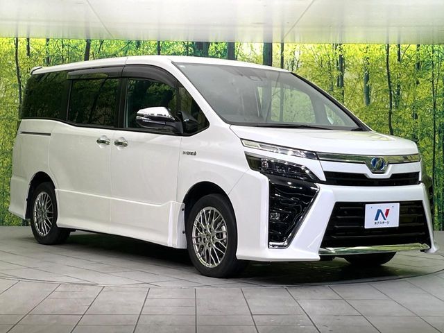 TOYOTA VOXY HYBRID 2020