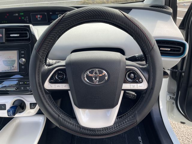 TOYOTA PRIUS 2016