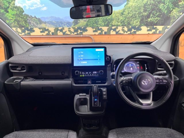 TOYOTA SIENTA HYBRID 2023