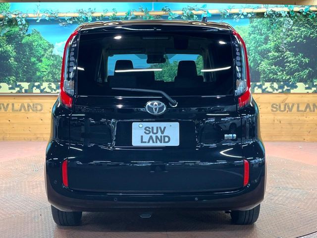 TOYOTA SIENTA HYBRID 2023