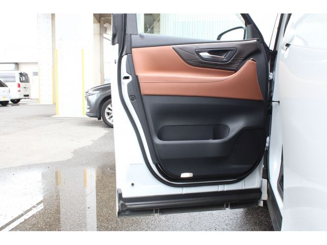 TOYOTA VELLFIRE  HYBRID 2023