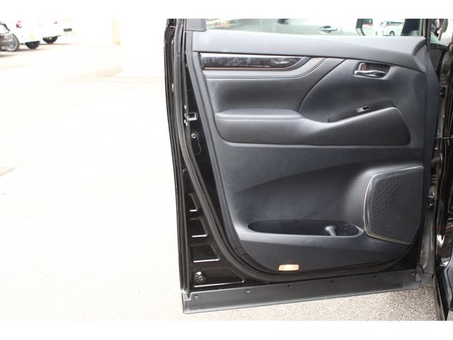 TOYOTA VELLFIRE 2018